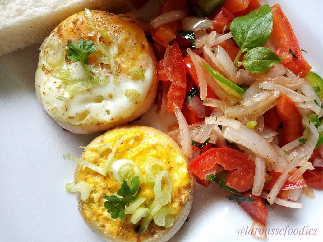 Rondelles d’œufs Accompagnés de Légumes Sautés